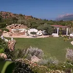Ollastu فندق أولبيا